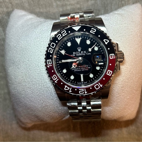Rolex GMT-Master II with Black and Red Bezel / Coke - Picture 3 of 5